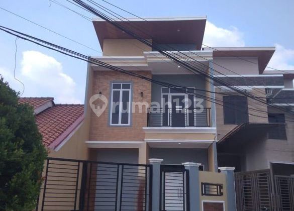 Rumah bagus 2 lantai siap huni di harapan indah bekasi utara Rumah bagus 2 lantai siap huni di harapan indah bekasi utara
