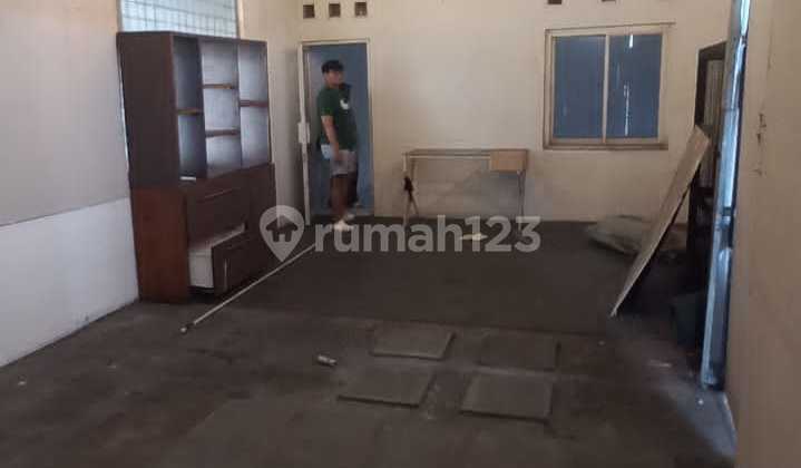 3.5-story shop house for sale: 4.5B, annual rent: 160M, ready-to-use, strategic location in Cibubur. 2