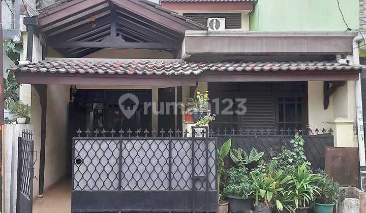 Rumah siap huni 2 lantai di Komplek Pelni Agus Salim Bekasi