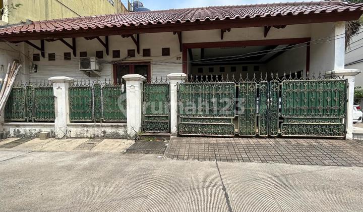Rumah bagus tanah luas siap huni strategis di jatibening Bekasi