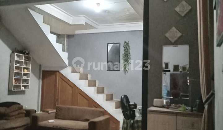 Two-story hook house ready to occupy in Pekayon Jaya Raya, South Bekasi 2
