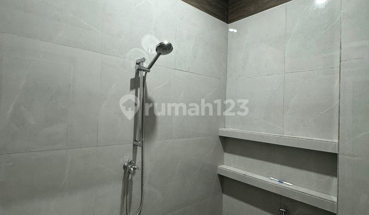 Rumah cocok untuk usaha 3 lantai siap huni di Pondok Kelapa Jakarta Timur 2