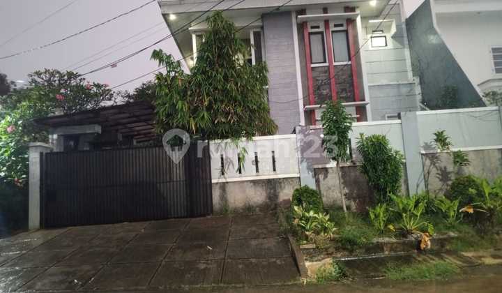 Rumah 2 lantai bagus siap huni strategis di Pekayon Bekasi