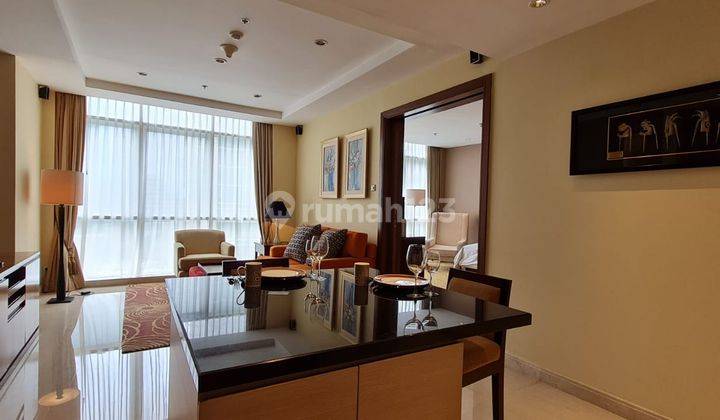 ruang keluarga apartemen oakwood premier cozmo 1