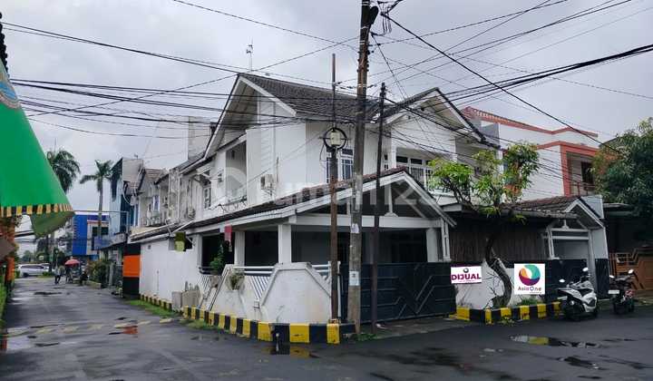 Rumah hook luas siap huni di perumahan Taman galaxy Bekasi 2