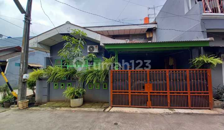 Rumah hook 2 lantai siap huni di pondok pekayon Indah Bekasi