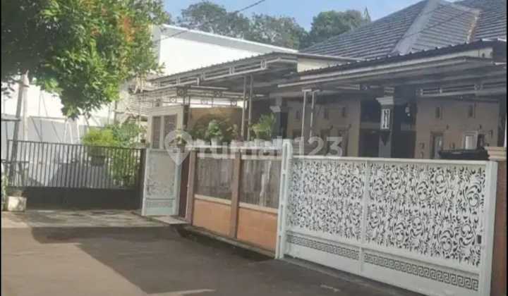 Rumah cantik luas siap huni di perumahan Zamrud Mustikajaya Bekasi Rumah cantik luas siap huni di perumahan Zamrud Mustikajaya Bekasi
