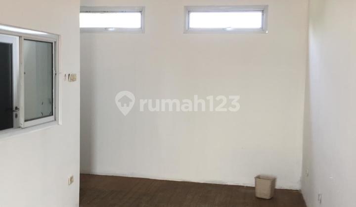 Ready-to-Use 2.5-Storey Shop House Strategically Located in Pondok Kelapa, East Jakarta 2