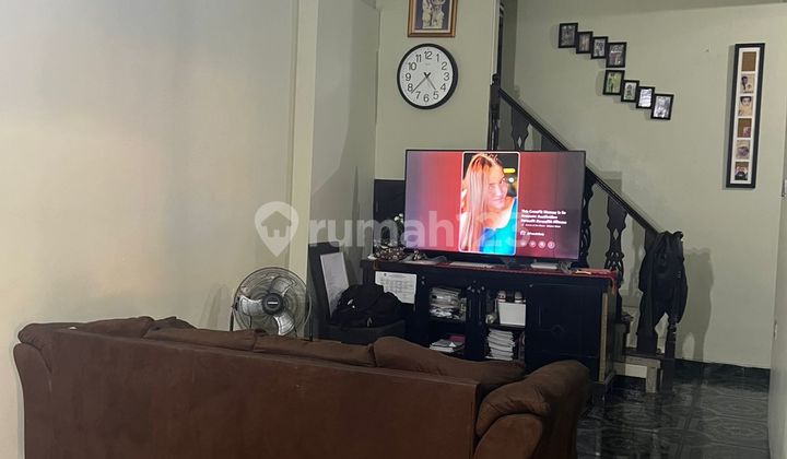 Beautiful, strategic, ready-to-occupy home in the Pondok Pekayon Indah housing complex, Bekasi. 2