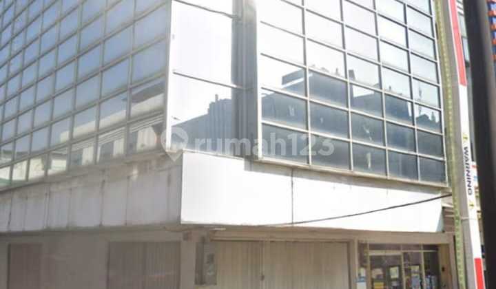 Strategic 3-story shop house ready for use in Kayuringin shopping area, Bekasi. 1