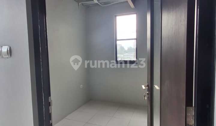 Ready-to-use spacious strategic warehouse in Wanaherang, Cileungsi, Bogor.