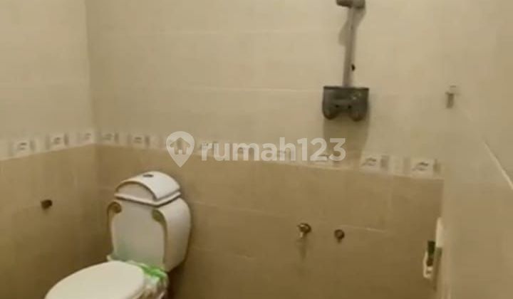 Spacious ready-to-occupy house in a residential area in Jaka Setia, Bekasi.