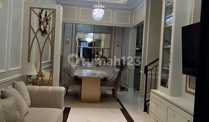 Rumah cantik 3 lantai minimalis di cluster di Jagakarsa Jakarta Selatan 2