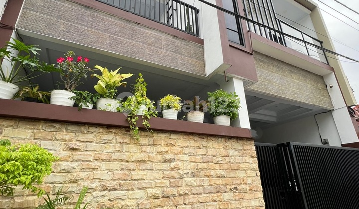 Rumah 3 Lantai Bagus Unfurnished SHM Permata Harapan Baru Bekasi Rumah 3 Lantai Bagus Unfurnished SHM Permata Harapan Baru Bekasi