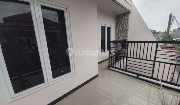 Rumah 2 Lantai Bagus Siap Huni SHM di Duta Permai Bintara Bekasi 2