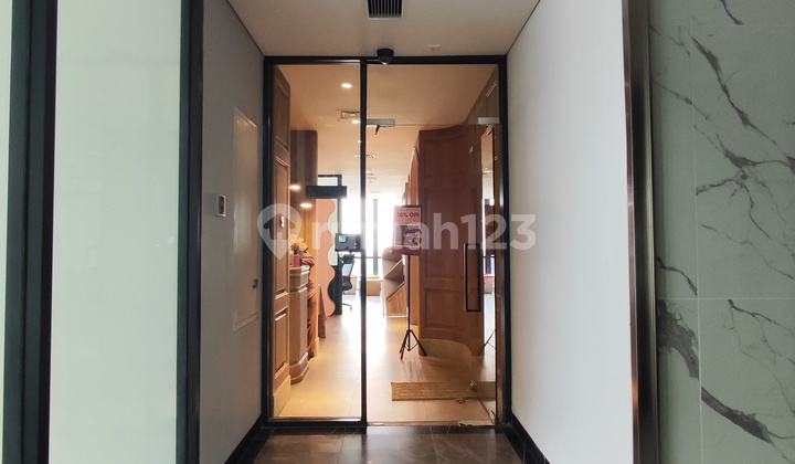 Ruang-Usaha Furnished di Alam Sutera