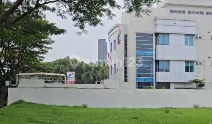 For Rent: Roadside Plot on BSD Boulevard, Suitable for Padel and Office For Rent: Roadside Plot on BSD Boulevard, Suitable for Padel and Office