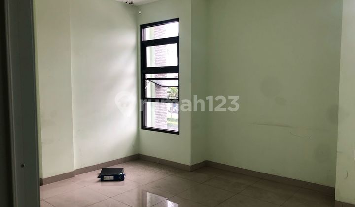 Nice shop house ready to occupy, main road Batununggal