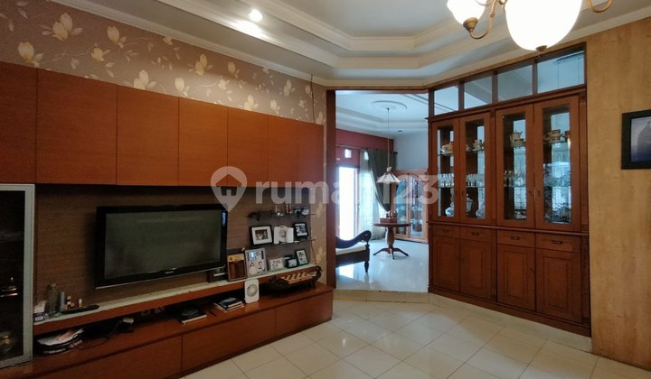 Well-Maintained Old House Ready to Occupy, Strategic Location, Turangga, Bandung City 2