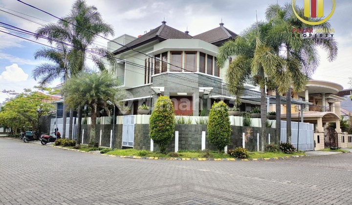 Rumah Hook Bangunan Lux Marmer di Batununggal Depan Taman