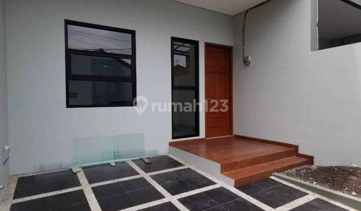 Rumah 2 Lantai Bagus Semi Furnished SHM di Kopo Permai, Bandung 2