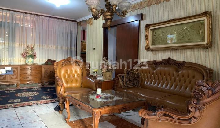 Nice House Ready to Live in, Freehold Title, Favorite Turangga Area. Nice House Ready to Live in, Freehold Title, Favorite Turangga Area.