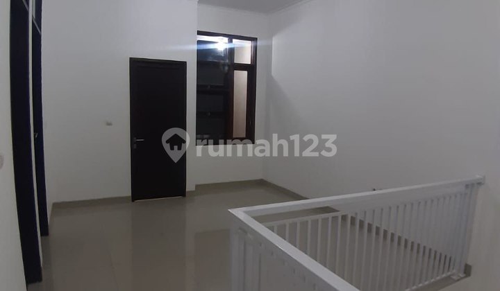 ruang keluarga rumah siap huni cluster one