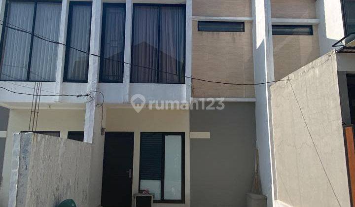 Rumah 2 Lantai Bagus Semi Furnished SHM di Bojongsoang, Bandung 1