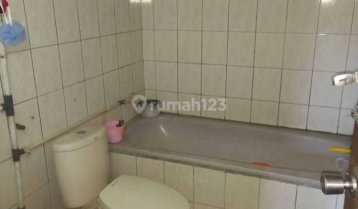 Rumah 3 Lantai Semi Furnished SHM di Antapani, Bandung 2