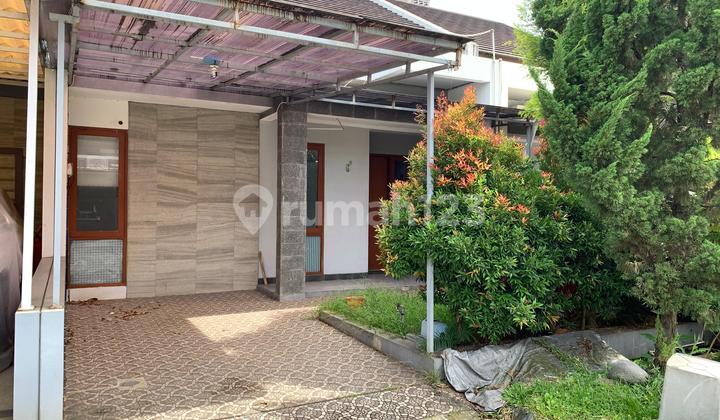 Disewa Rumah Terawat Semi Furnish Cherry Field Disewa Rumah Terawat Semi Furnish Cherry Field