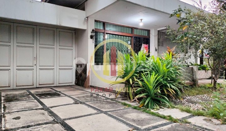 Rumah Lama  area Strategis Sayap Riau Cocok untuk kantor atau cafe