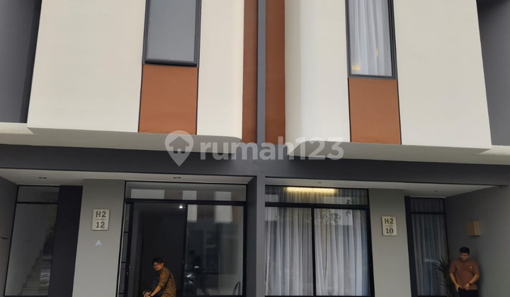 tampak depan perumahan ekslusiv daerah jl.denai menteng