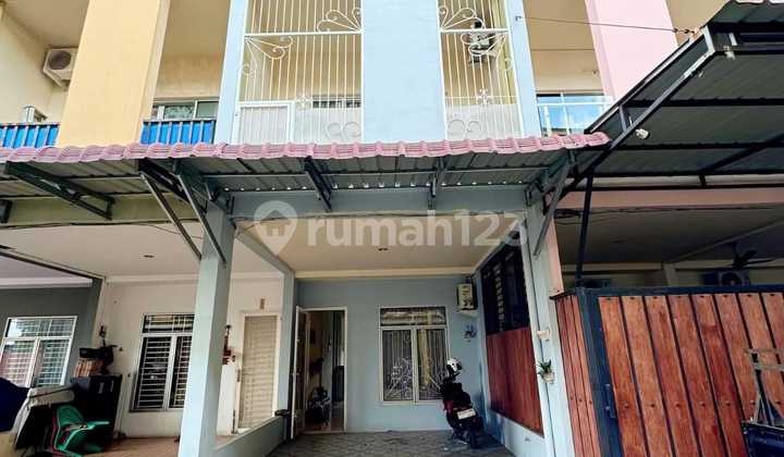 Modern Luxury 3-Story Residence, in Medan Johor