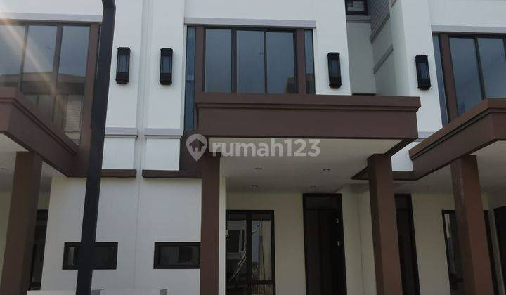 Rumah 3 Lantai Cluster Osaka Lavon Tangerang Bagus 1