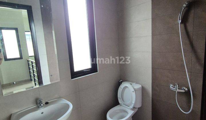 Rumah Di Summarecon Crown Gading Cluster Regia Siap Huni Bagus 2