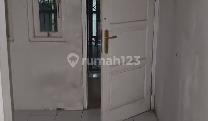Comfortable House with a Strategic Location in Cipinang Cempedak, Jatinegara, East Jakarta 2