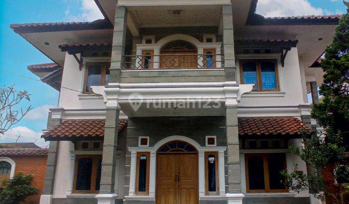 Rumah Mewah 2 Lantai Halaman Luas Siap Huni di Jl. Bhineka Karya 2