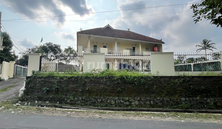 Rumah Lelang Parkiran Luas di daerah Cisaat Sukabumi