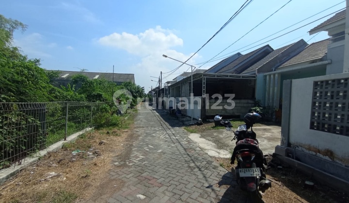 For Sale Cheap Auction House Kebomas Gresik 2