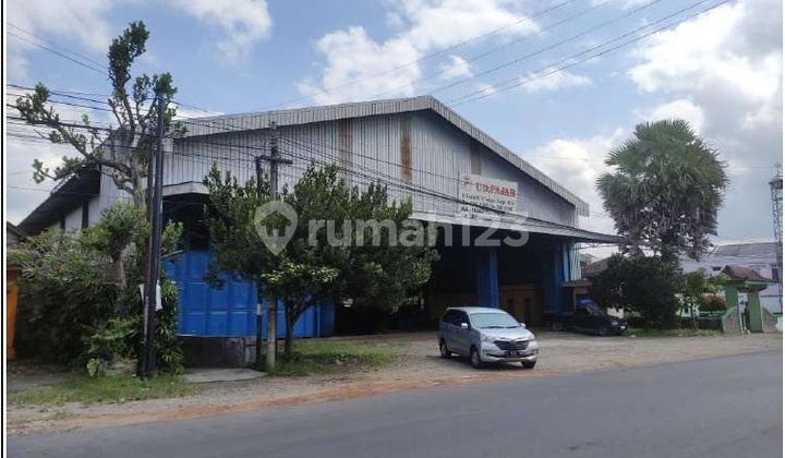 For Sale By Auction Warehouse on Mastrip Togogan Srengat Blitar Road