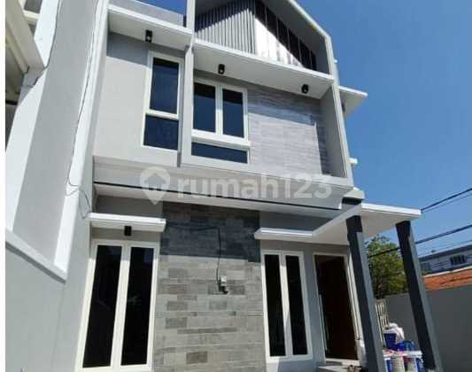 Dijual Rumah Scandinavian Lokasi Tenggilis, Dekat