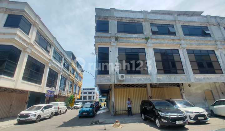 For Sale By Auction, Raya Rungkut Shop House Surabaya