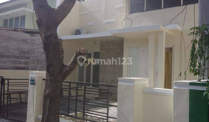 tampak depan dijual rumah green semanggi mangrove