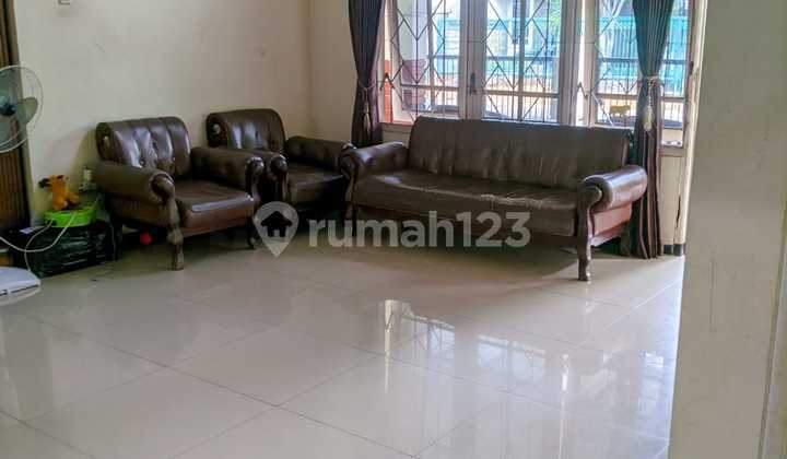 ruang tamu dijual murah rumah 2 lantai
