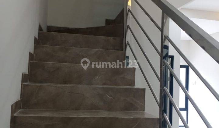 foto lainnya dijual rumah baru 2 lantai