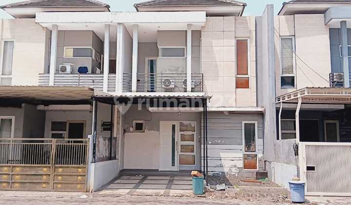 Dijual Rumah.2 Lantai Rumah The Dharma Regency.dekat Kampus.uunai.surabaya
