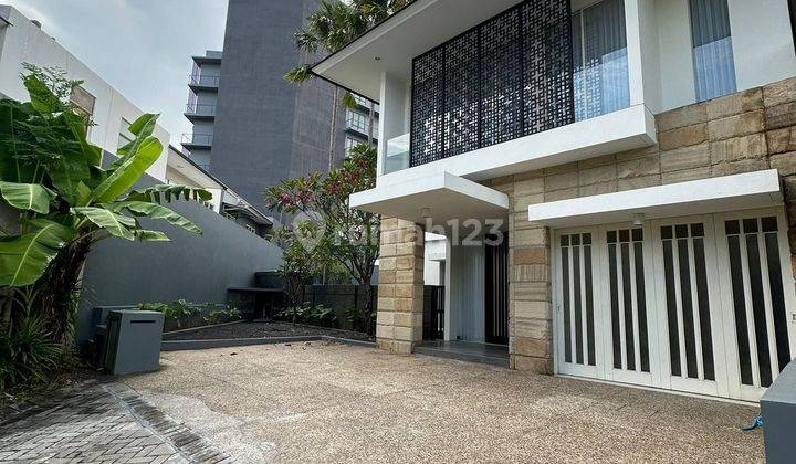 Dijual Rumah Mewah Lengkap Private Pool Lokasi Royal Residence Wiyung 2