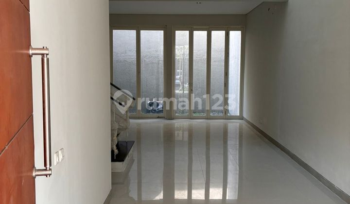 Dijual Rumah Baru Greenlake Citraland Surabaya 2