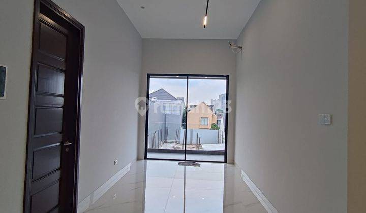 Dijual Rumah Mewah 2.5 Lantai Lokasi Citraland 2