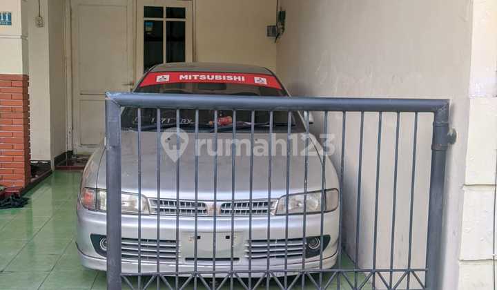 tampak depan dijual murah rumah 2 lantai
